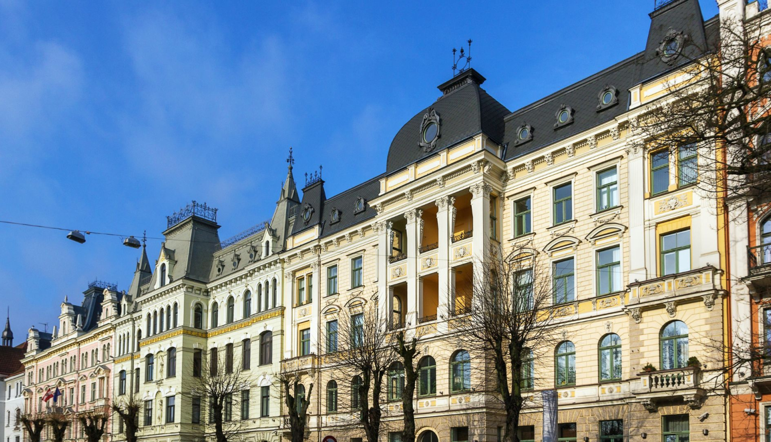 Redzamas vairākas ēkas Rīgas centrā