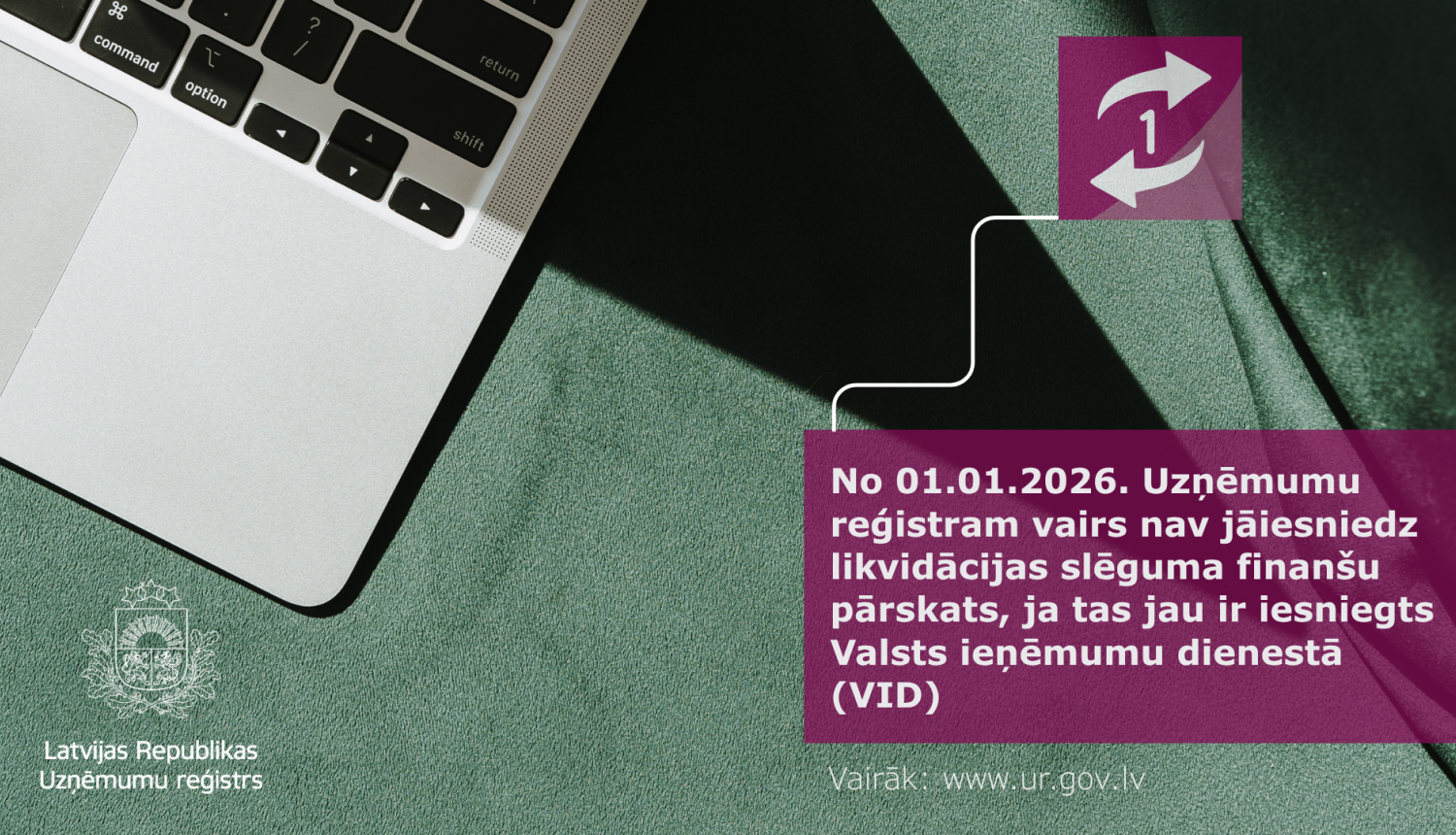 Neliela daļa no portatīvā datora un blakus uzrakstīta informācija par izmaiņām, kas stāsies spēkā no 2026. gada 1. janvāra