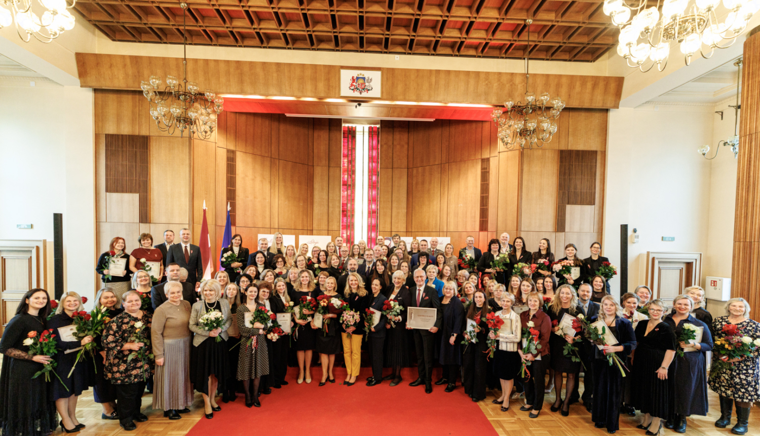 Tieslietu ministrijas apbalvošanas pasākuma dalībnieku kopbilde